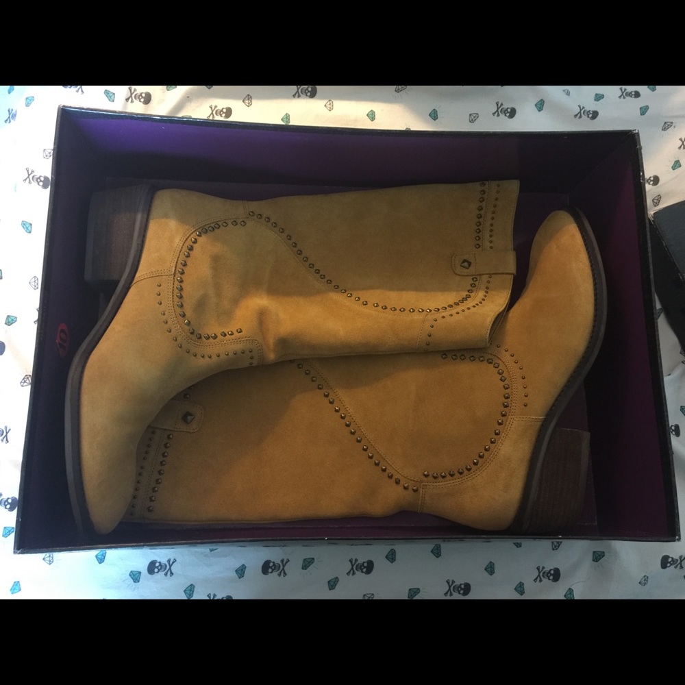 B. Makowsky Leann Boots Only Used Once